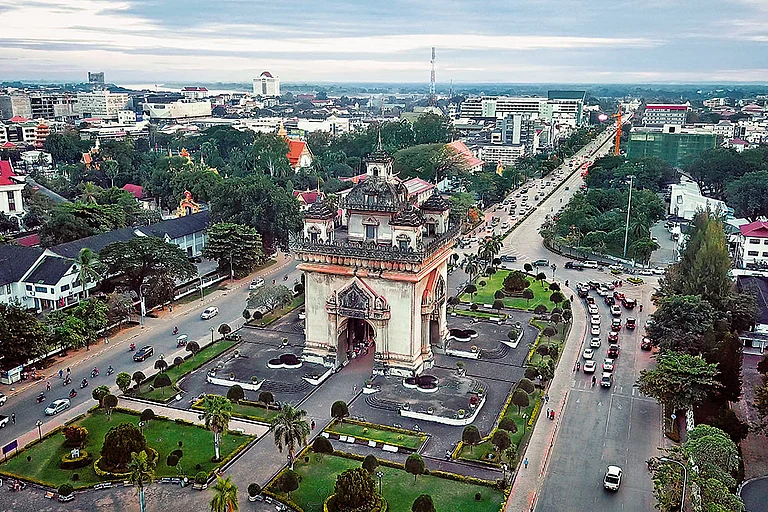 Patuxai was built in honour of those who fought for independence
from France - Photo: Shutterstock