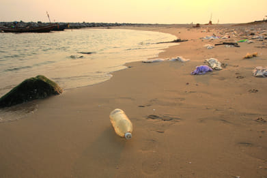 Shutterstock : Plastic pollution is a big problem