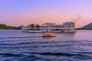 Amit kg/Shutterstock : The stunning Taj Lake Palace in Udaipur