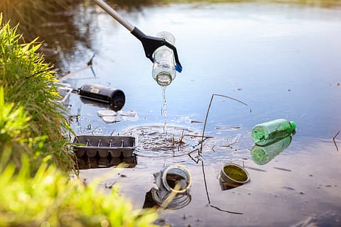 Plastic littering at the Lake