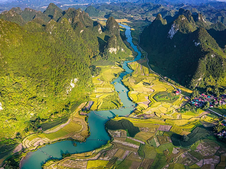 Fields in the Trùng Khánh area of Cao Bằng province - huynguyen_pch/Unsplash