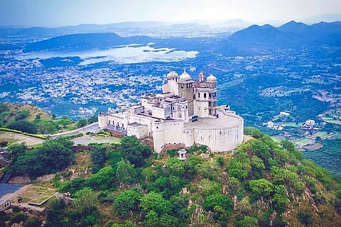 A 360 degree view of the Sajjangarh Palace and its surrounding areas