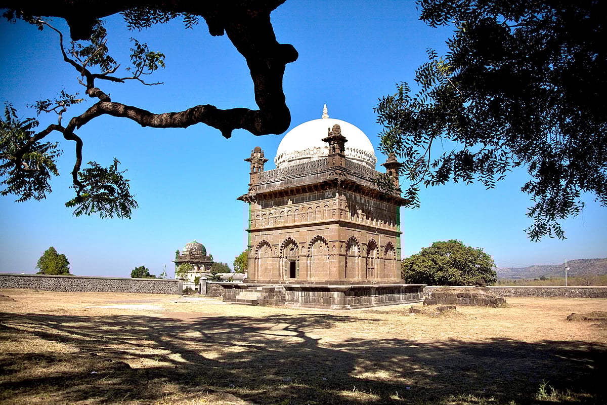 Malik Ambars Tomb in Khuldabad
