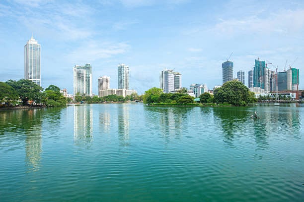 The complete views from Lake Beira, the heart of Sri Lanka