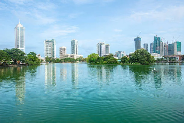 The complete views from Lake Beira, the heart of Sri Lanka