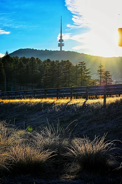 Shutterstock : Winter morning light, Canberra, Australia