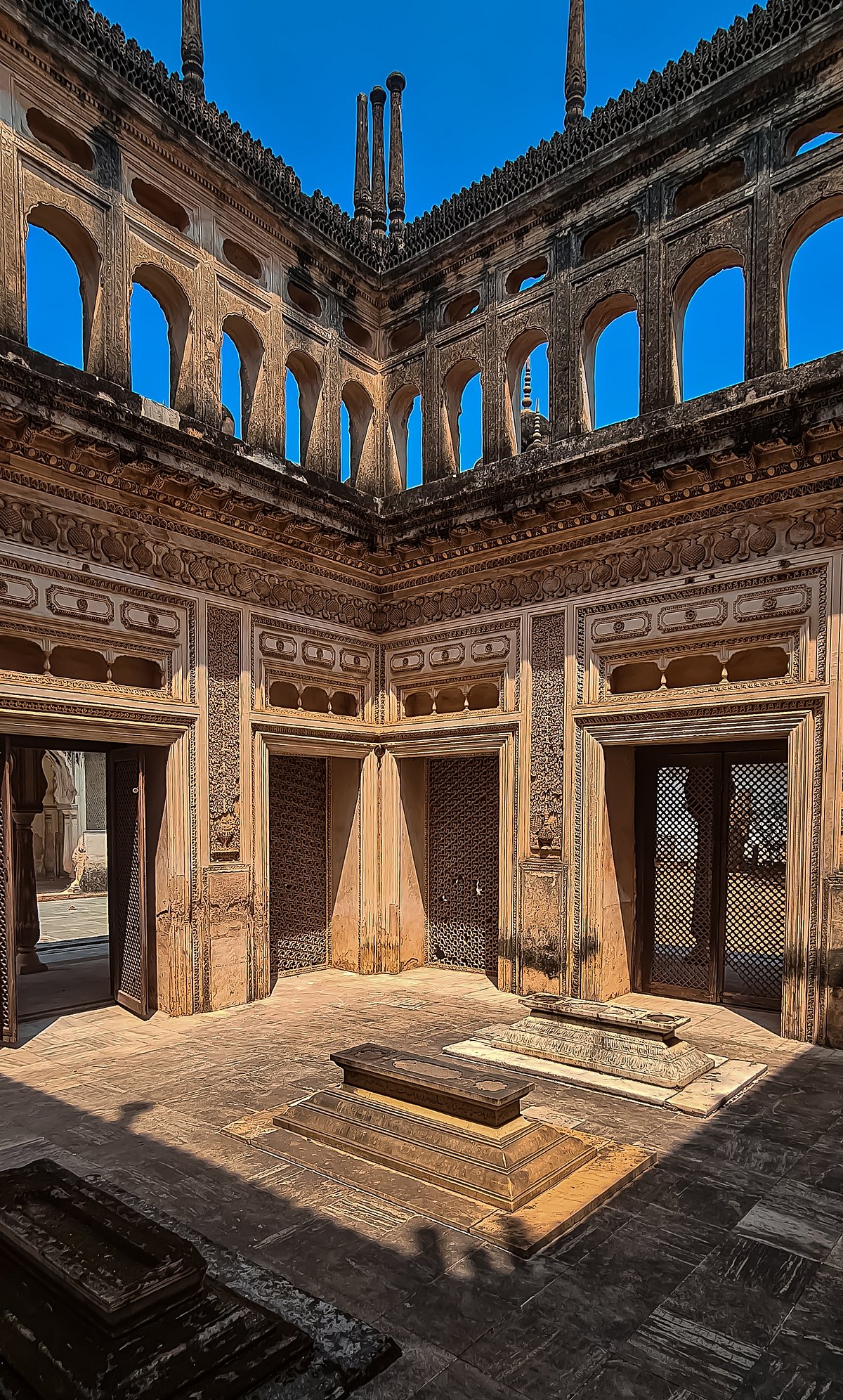 The tombs feature Indo-Saracenic architecture