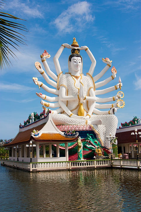 A view of Wat Plai Laem