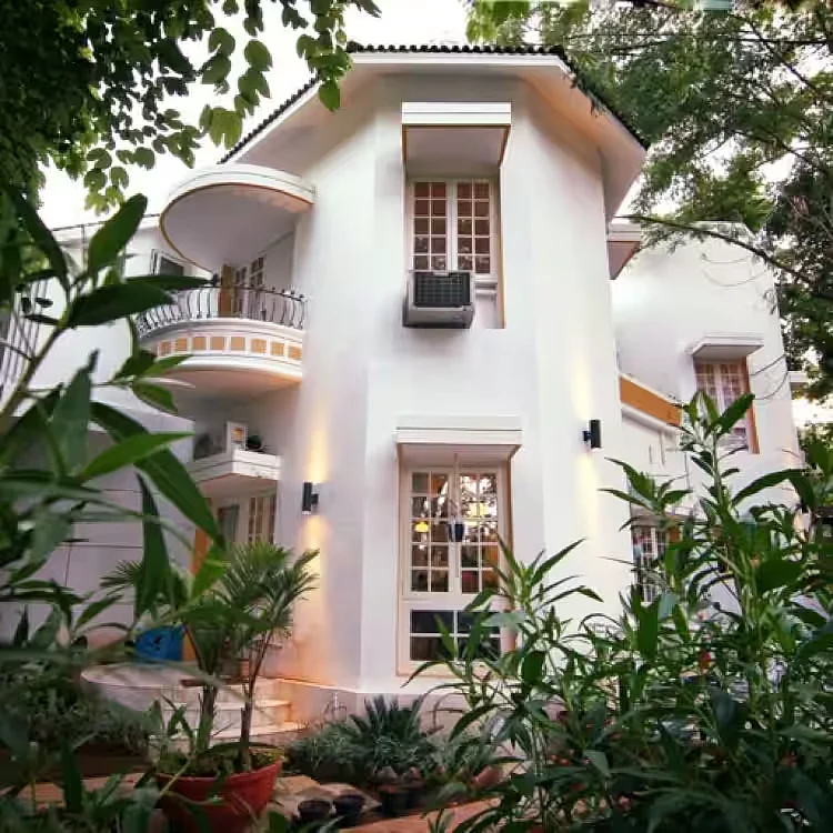 Roastery Coffeehouse, the city’s first coffee roasting unit, is housed within a white mansion which has been converted into a sprawling cafe