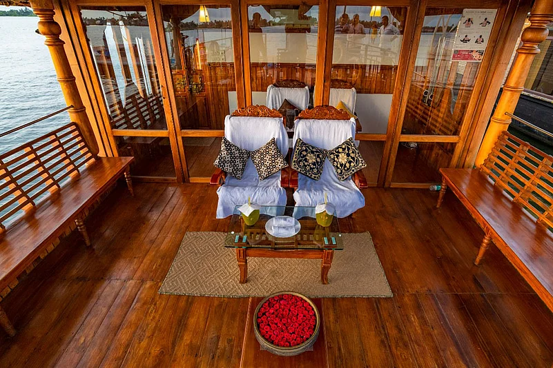 Combining a river cruise with traditional Keralite culture and food makes houseboats an ideal micro wedding venue