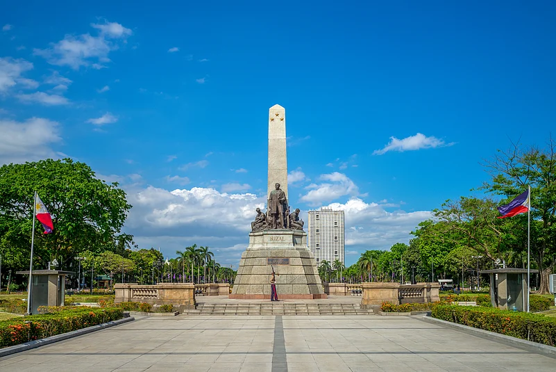 The Rizal Monument enshrines the remains of Filipino patriot José Rizal