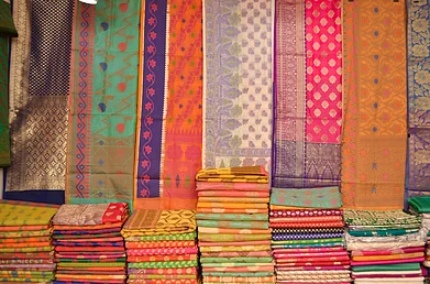 PhotographerIncognito/Shutterstock : Delhi bustles with marketplaces where you can buy clothes, shoes, electronics, cosmetics and more