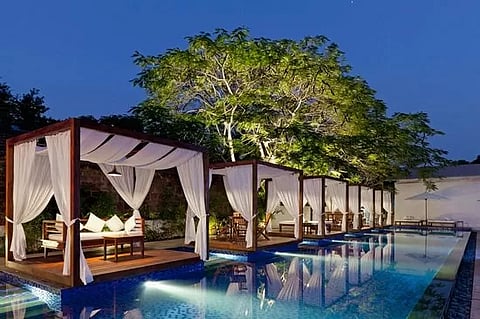 SinQ's poolside deck