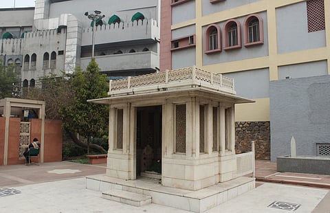 Mirza Ghalib's tomb, Nizamuddin West, Delhi