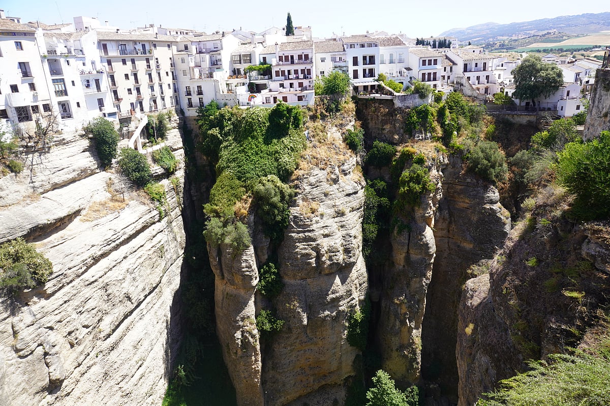 Kalpana Sunder : The white village perched on the El Tajo gorge 