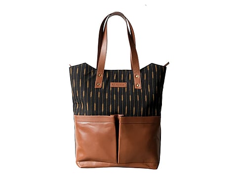 The "Rosa Tote" is a classic everyday work tote with functional zipper pockets