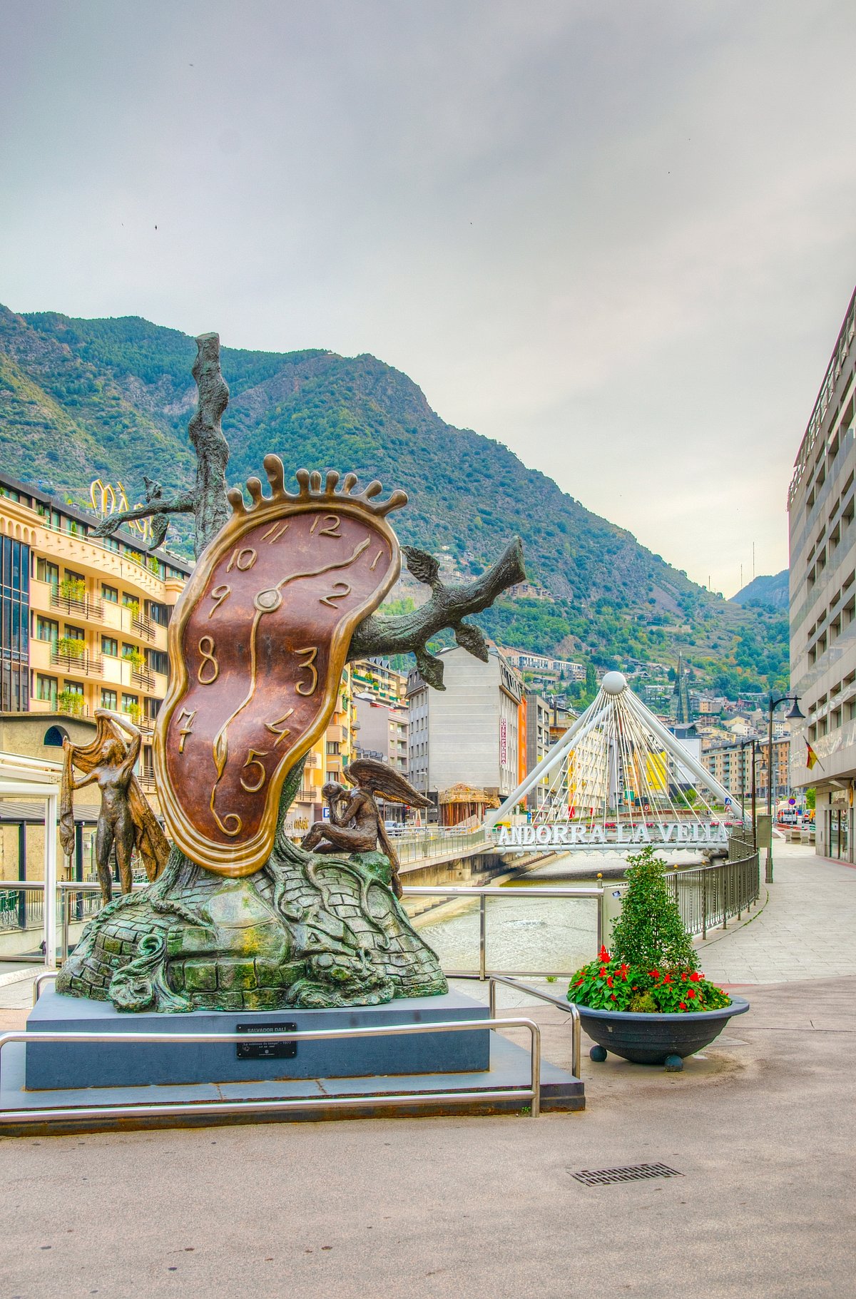 Shutterstock : Noblesse du Temps sculpture designed by Salvador Dali in Andorra la Vella