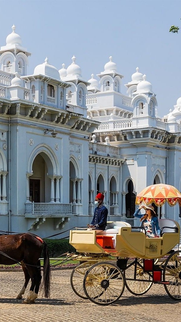 tajfalaknuma/instagram : A horse-drawn carriage carries a woman to Taj Falaknuma Palace