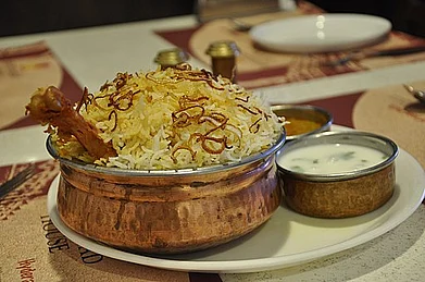 Dheerajk88, CC BY-SA 4.0/ Wikimedia Commons : Hyderabadi Biryani is known for its subtle taste and flavour