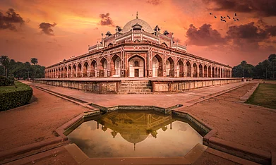 Shutterstock : A side view of Humayuns tomb