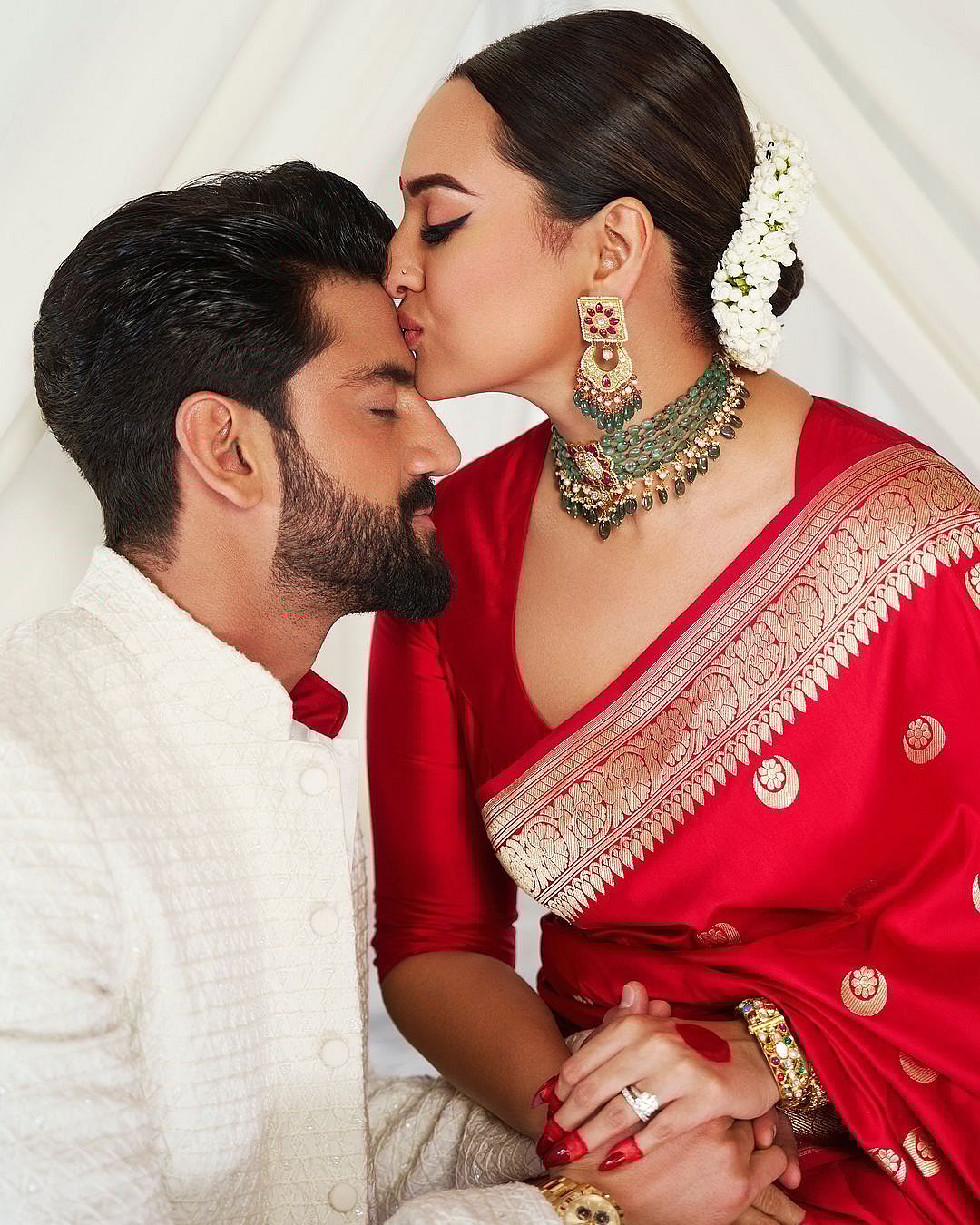 aslisona/instagram : Sonakshi Sinha and Zaheer Iqbal in an embrace during their wedding