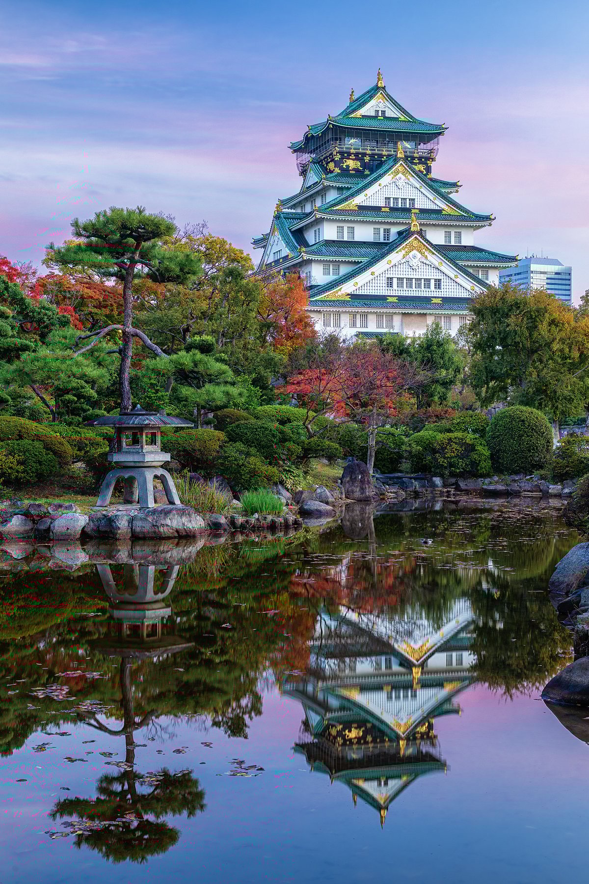 Shutterstock : Osaka Castle