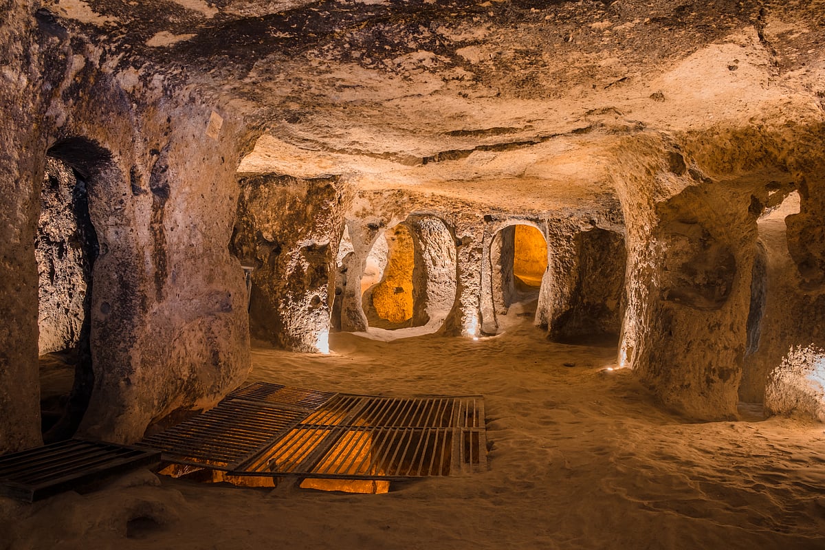 The Kaymaklı underground city has nearly 100 tunnels which were used as storage areas, stables and cellars
