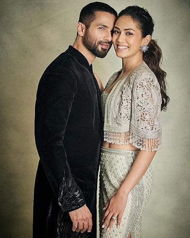 mira.kapoor/instagram : Shahid and Mira Kapoor pose in an intimate embrace