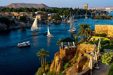 Joseph Sohm/Shutterstock : Sailing on the Nile at Catarct, Aswan, Egypt