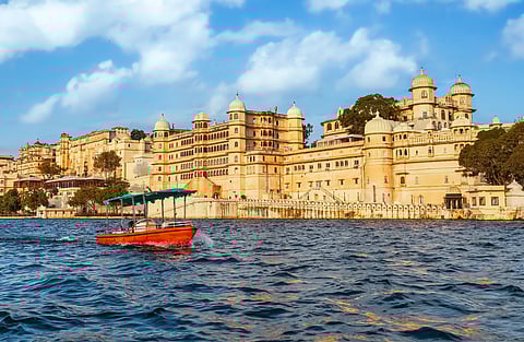 Udaipur City Palace beside Lake Pichola in Rajasthan