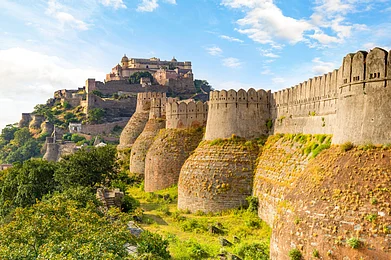 Shutterstock : The grand bastions and rampart of Kumbhalgarh Fort
