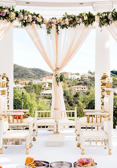Shutterstock : Beautiful decorations for a day wedding