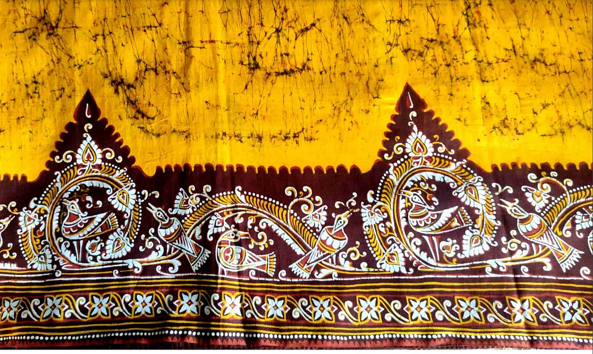 The distinctive Shantiniketan batik work on a Bengal saree.