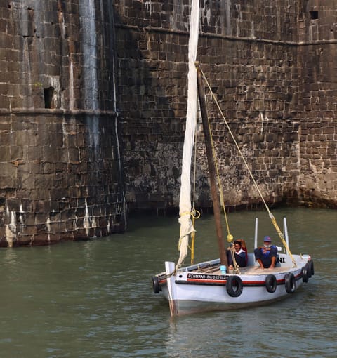 Boat travelling to Janjira Fort