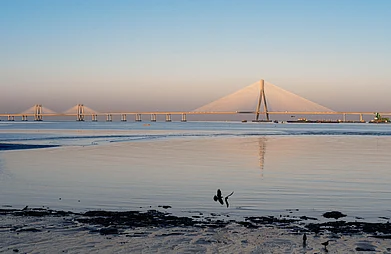Roshan Jain/Shutterstock : The Bandra–Worli Sea Link connects Bandra in the western suburbs of Mumbai with Worli in South Mumbai