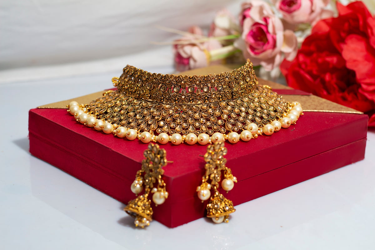 A kundan necklace