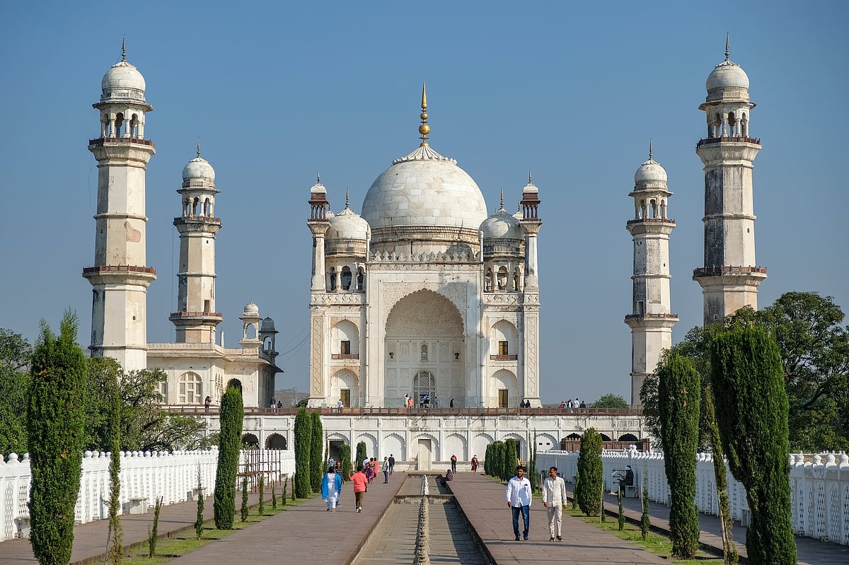 The marble for Bibi ka Maqbara was brought from the mines near Jaipur