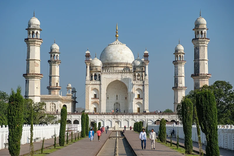 The marble for Bibi ka Maqbara was brought from the mines near Jaipur