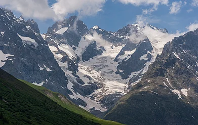Michele Vacchiano/Shutterstock : France’s second highest summit is the Barre des Écrins at 4,102m