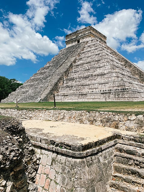 El Castillo pyramid at Chichén Itzá