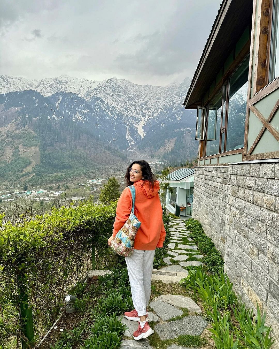 shraddhakapoor/instagram : Shradhha Kapoor in the hills