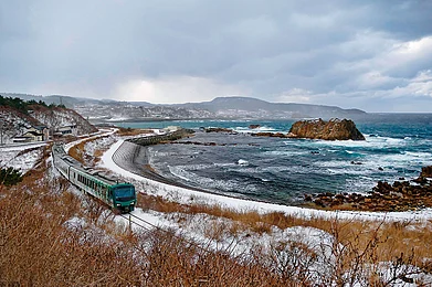 Shutterstock : The Resort Shirakami is operated as a sightseeing train along the scenic coastal Gonō Line in the north of Japan