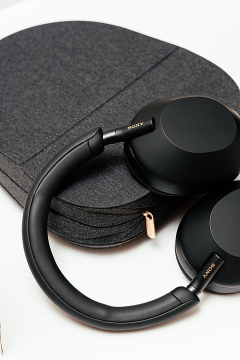 Noise-cancelling headphones