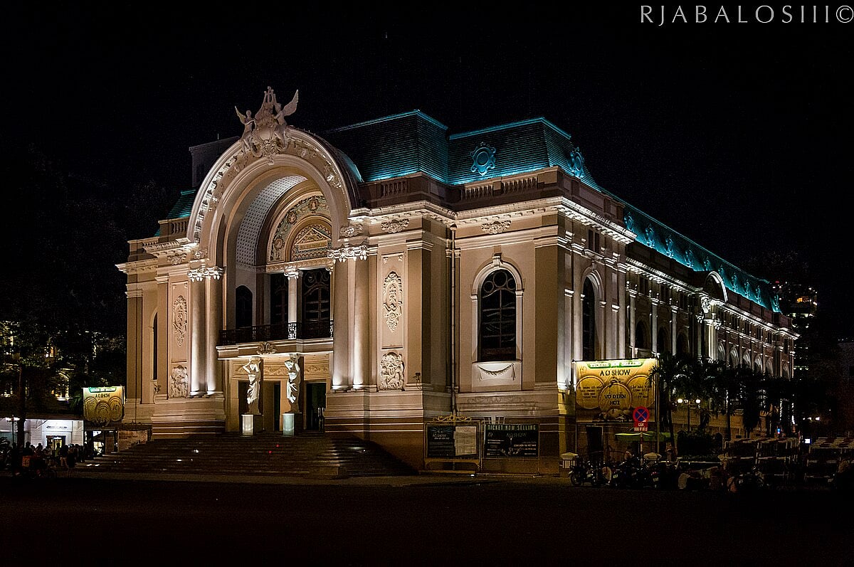 With modern amenities and an 800-seat hall, the theatre hosts captivating performances