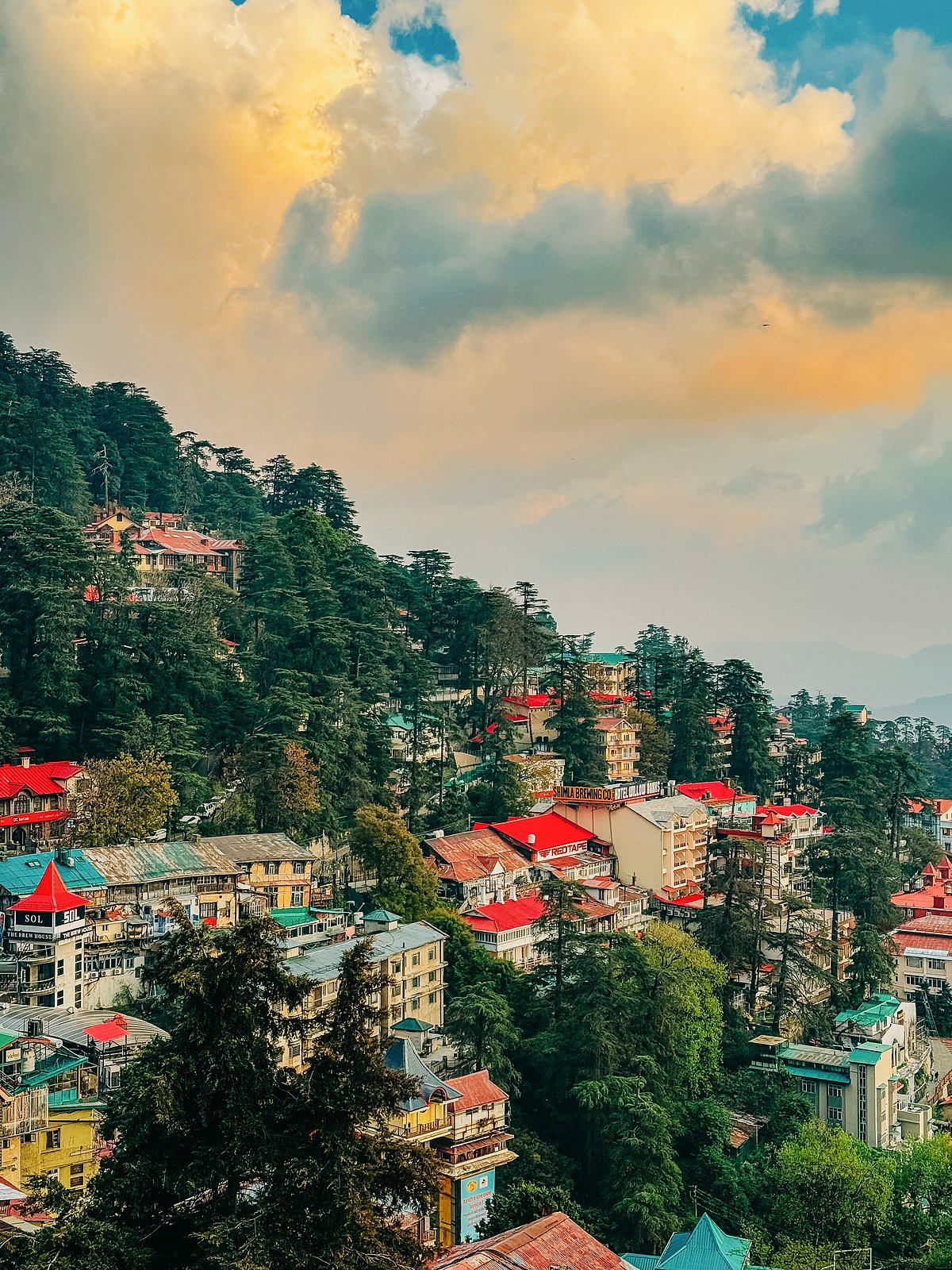Shutterstock : A view of Shimla in October