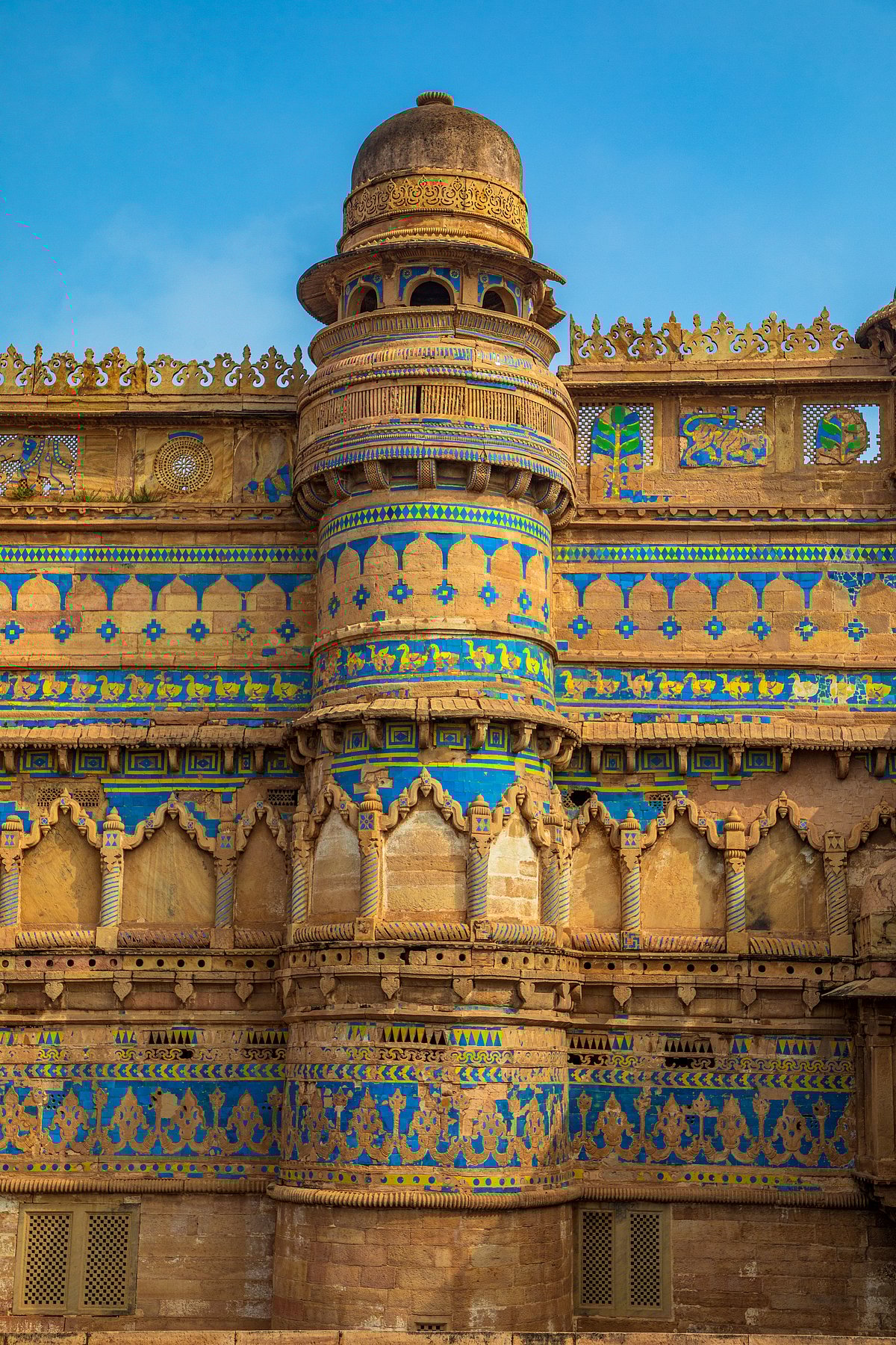 Shutterstock : King Man Singh Palace in Gwalior fort, Gwalior, Madhya Pradesh, India