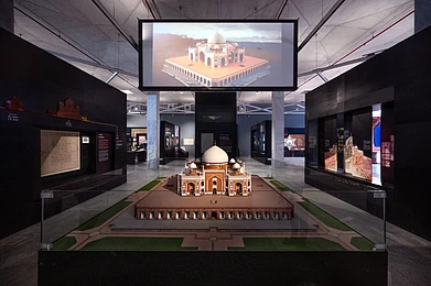 Humayun Museum : A modulur replica of the Humayuns Tomb inside the Humayun Museum