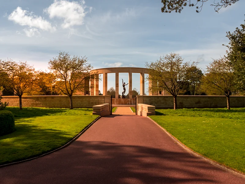 Parts of Saving Private Ryan (1998) were filmed at the Normandy American Cemetery