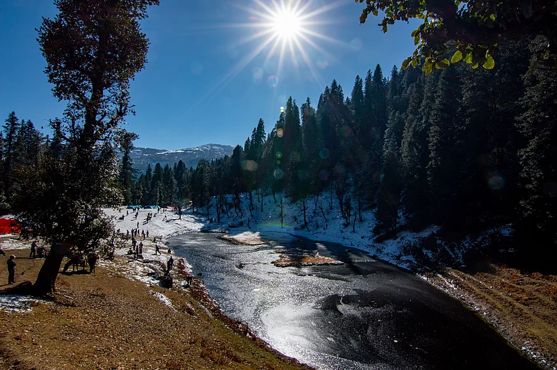 The sun shines on Juda Lake