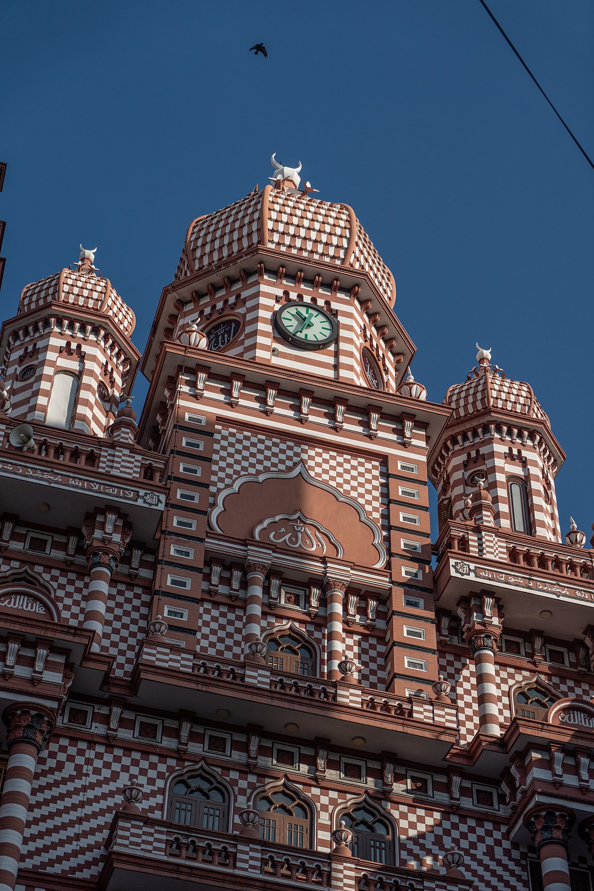 Shutterstock : Jami Ul-Alfar Mosque, Colombo
